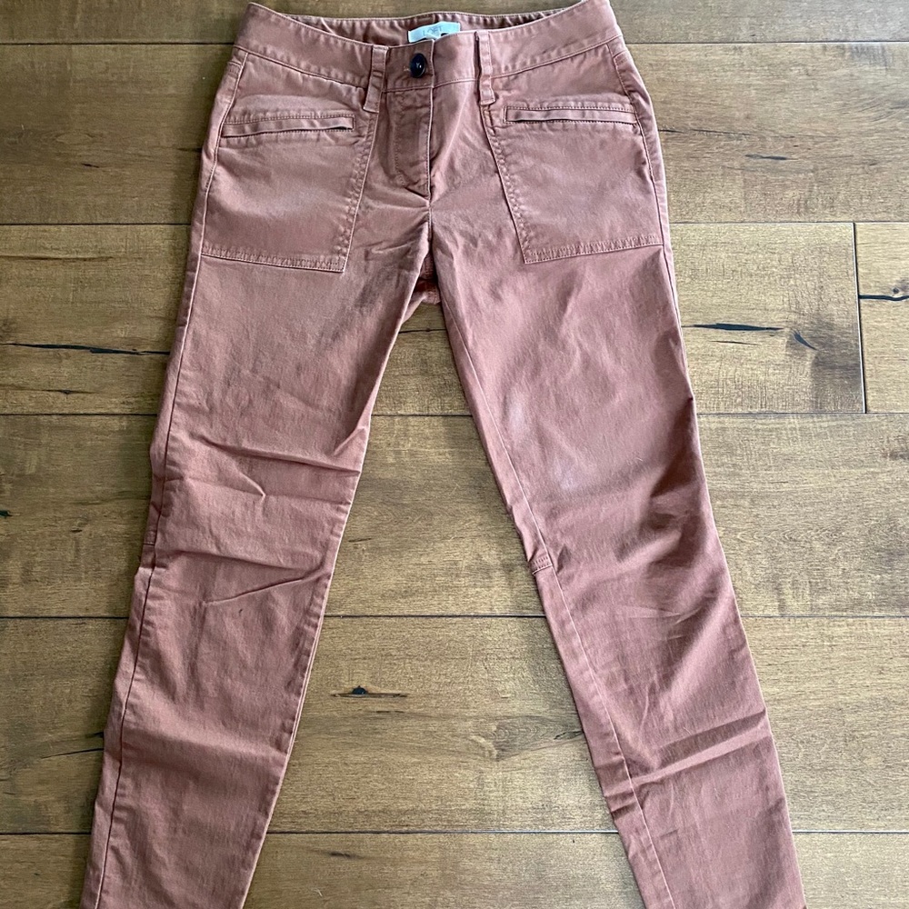 Like new LOFT chino pants.  Great neutral color!!